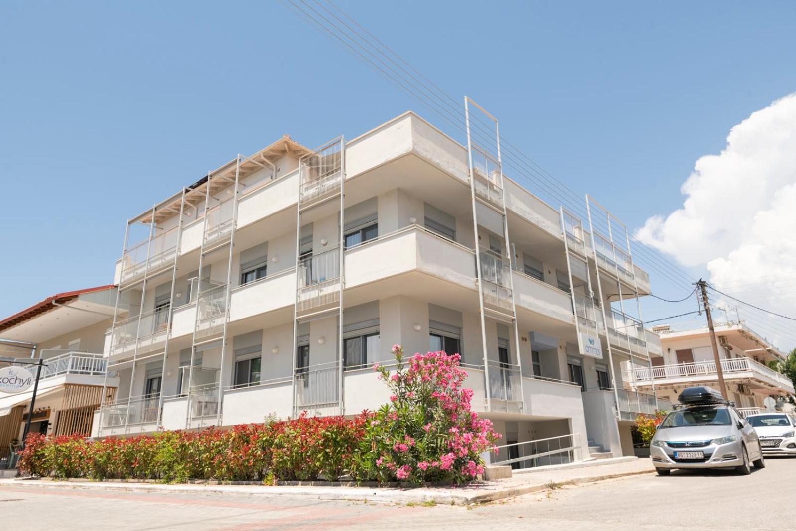 Ammos Seafront Family Apartments Неа Плагия Екстериор снимка