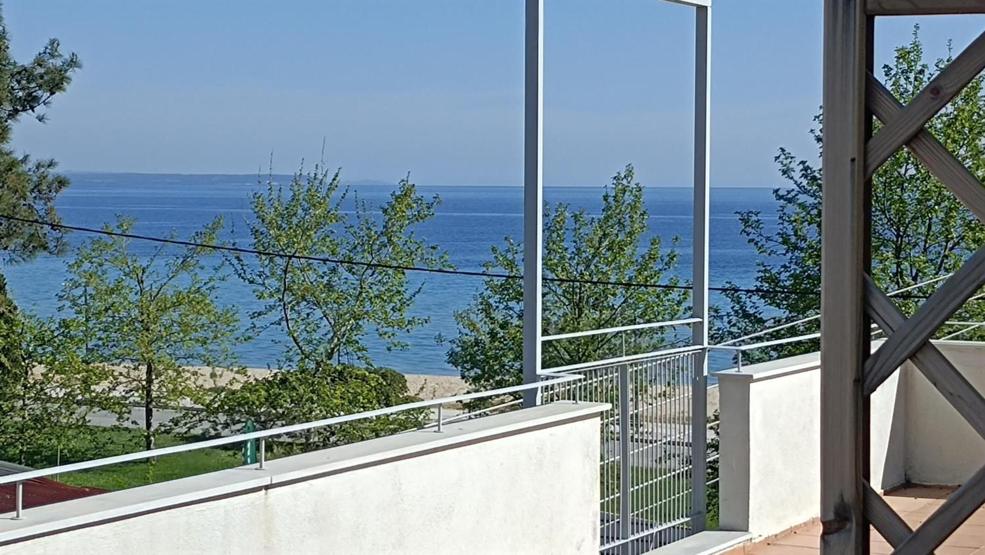 Ammos Seafront Family Apartments Неа Плагия Екстериор снимка
