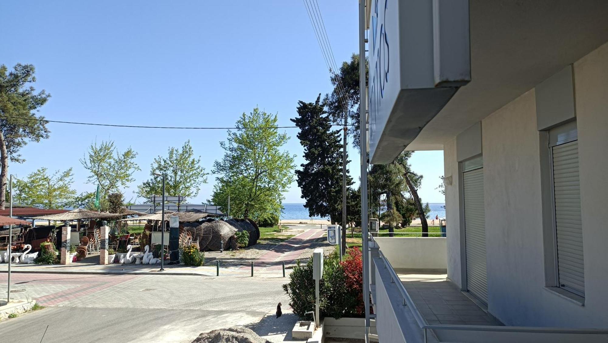 Ammos Seafront Family Apartments Неа Плагия Екстериор снимка