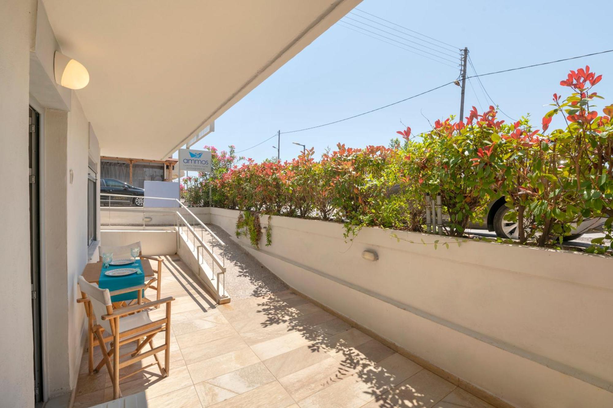 Ammos Seafront Family Apartments Неа Плагия Екстериор снимка