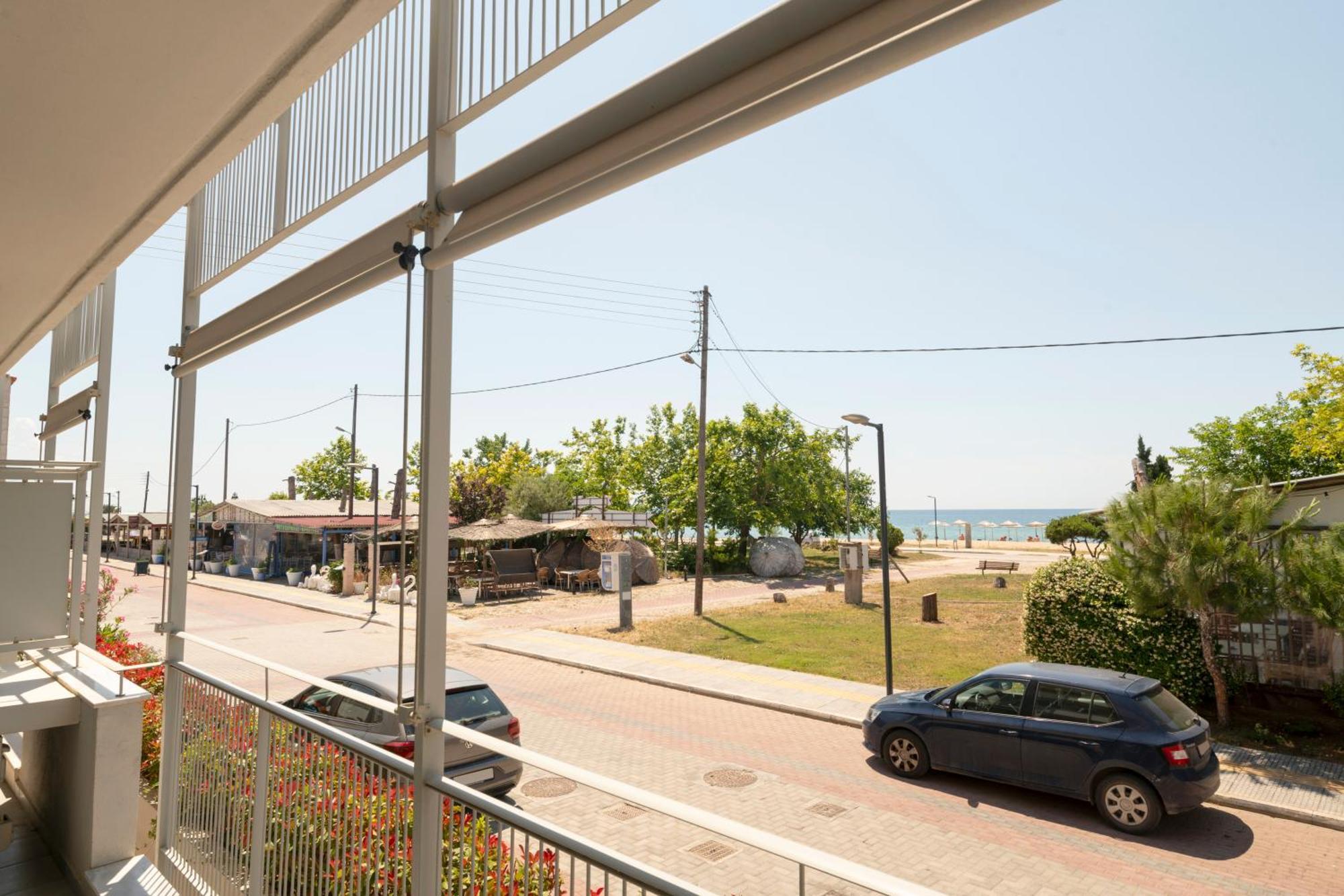 Ammos Seafront Family Apartments Неа Плагия Екстериор снимка